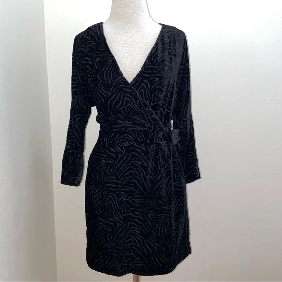 Paris Atelier & Other Stories Black Zebra Texture  Velvet Wrap Dress Size Small - Picture 8 of 15